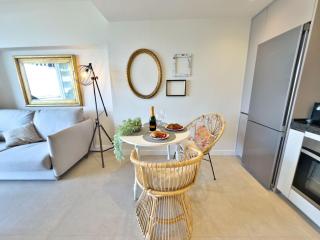 Boho Chic Apt, Frontline Sea & Paseo Views - Marbella - 4