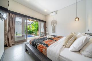 Luxury 2BD Pool Villa, 5mins Beach, Walk to Cafes! - Canggu - 2