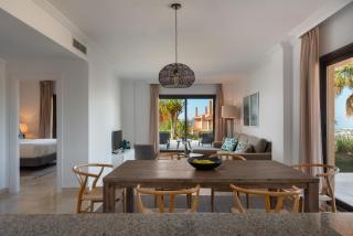 Bright 3-Bedroom with Sunset Views - 0