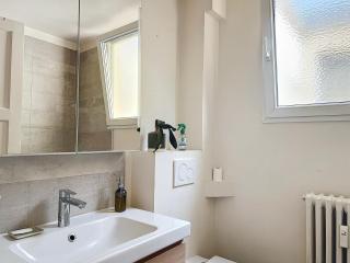 Balcony with view of Montmartre - Paris - 8