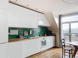 Balcony with view of Montmartre - Paris - 5