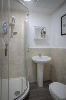 Beautiful & Spacious Suite in Blackpool Centre - 4