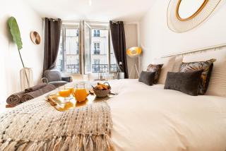 The Charming Rue Cler - París - 0