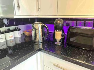 City Mill - Next to Town Centre Shopping and Restaurants - Free Parking - 7