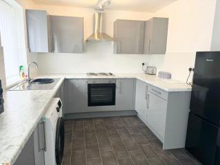 Spacious 4-Bed Semi-Detached Home with Garden - Liverpool - 8