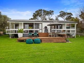 Peaceful Picnic Bay - Surfdale Holiday Home - Surfdale - 0