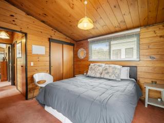 Peaceful Picnic Bay - Surfdale Holiday Home - 4