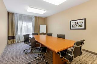 Comfort Inn & Suites East Moline near I-80 - East Moline - 1