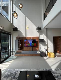 Royal Hill Villa Cisarua Puncak - Puncak - 5