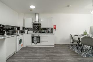 3 bed home by Canning Town station - London - 4