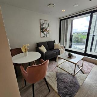 Urban Oasis - Spa, Pool and Kitchen - Auckland - 5