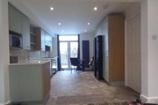 Lovely Commodious, Private Charming Studio, En Suite - Hillsborough - 6