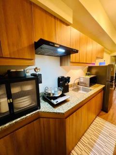 Stylish Condo with Stunning City Views - Manila - 9