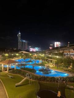 Stylish Condo with Stunning City Views - Manila - 8