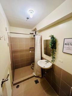 Stylish Condo with Stunning City Views - Manila - 6