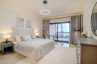 Stylish 2 bedroom apartment with Maid Room I Fairmont South Residence I Palm Jumeirah - Dubai - 0