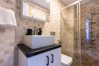 Pretty Corner Flat with Abundant Light in Kadikoy - Istambul - 6