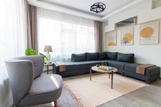 Pretty Corner Flat with Abundant Light in Kadikoy - 5