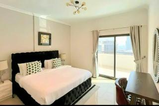 Spacious 2 Br With Lake View - Dubai - 6