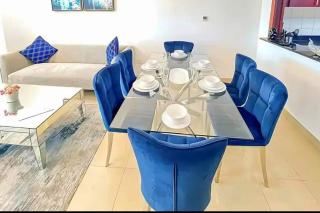 Spacious 2 Br With Lake View - Dubai - 5