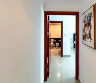 Spacious 2 Br With Lake View - Dubai - 3