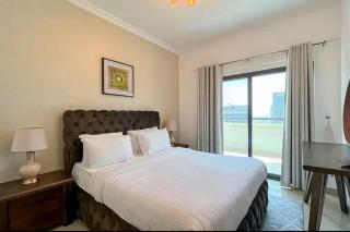 Spacious 2 Br With Lake View - Dubai - 2