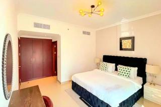 Spacious 2 Br With Lake View - Dubai - 1