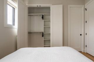 Large 2-Bedroom with Huge Roof Deck view of Chicago Skyline - 3