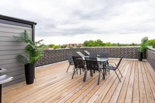 Large 2-Bedroom with Huge Roof Deck view of Chicago Skyline - 6