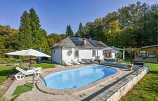 Amazing Home In Ivanska With Kitchen - Ivanska - 0