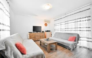 Amazing Home In Ivanska With Kitchen - Ivanska - 8