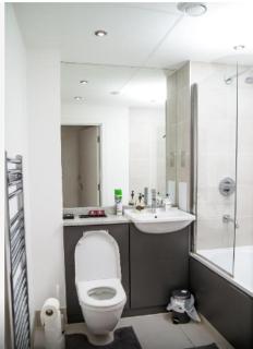 Kayz Lodge- Luxury Ensuite-Private & Shared Accommodation in a New House at the Olympic village overlooking Stratford Westfield and Tube Station - Londra - 6