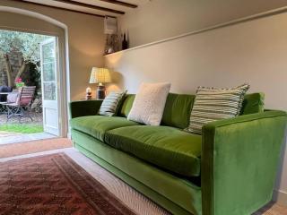 Victorian Red Brick Barn in the Heart of Stamford - 5