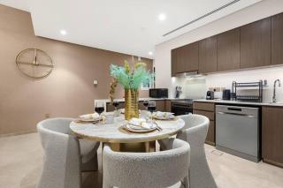 FIRST CLASS 1BR Heart of Tranquility - Dubai - 2