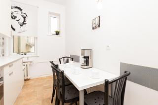 Klimatyczny i Jasny Apartament 3city w Gdyni z Dwiema Sypialniami by Noclegi Renters - Gdynia - 1