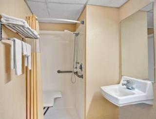 Days Inn by Wyndham Louisville Airport Fair and Expo Center - Louisville - 7