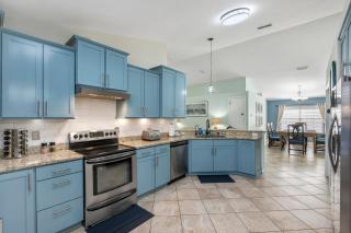 Beautiful Pet Friendly Home! Tropical Pool, Optional Golf Cart & Pool Heat, Minutes to Beach - 6