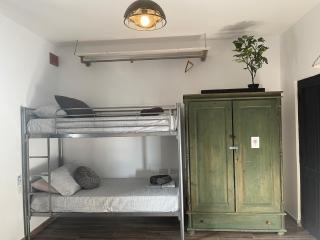 Industrial Charm Apt, Sleeps 7, Prime Location - St Paul's Bay - 5