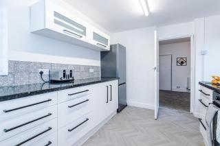 NEW! 3-Bed House in Manchester by 53 Degrees Property, Ideal for Contractors, Business & Long Term, FREE Parking! - Manchester - 8