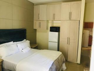 Sunset Bay Lodge - East London - 7