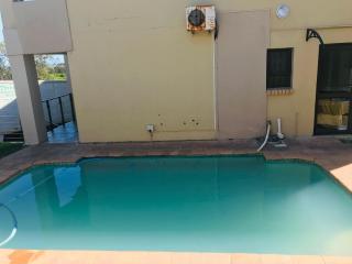 Sunset Bay Lodge - East London - 3