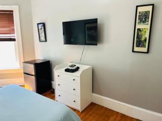 Spacious room in Federal Hill near Downtown with shared bathroom and kitchen ad - Providence - 5