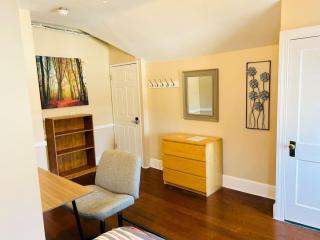 Big room in Federal Hill, Downtown with shared bathroom and kitchen ca - Providence - 1