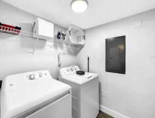 Scenic 3BR Family Retreat, Pool, Gym, 3mi to Disney - 7