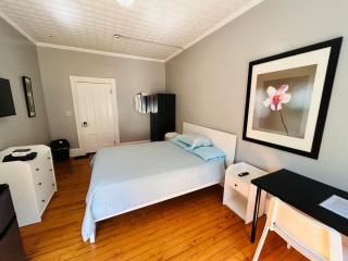 Spacious room in Federal Hill near Downtown with shared bathroom and kitchen ad - Providence - 9