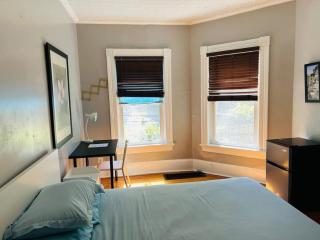 Spacious room in Federal Hill near Downtown with shared bathroom and kitchen ad - Providence - 4