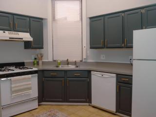 2 Blocks from TQL Stadium 2BR 1.5BA - Cincinnati - 3