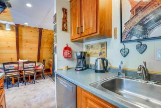 Moments to Mount Snow Idyllic A-Frame Cabin - Wilmington - 3