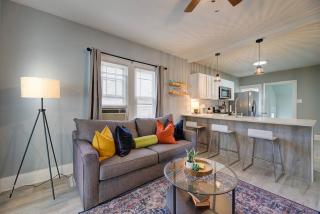 Stylish home Garage Walk to Lake Minutes from Airport - - 0