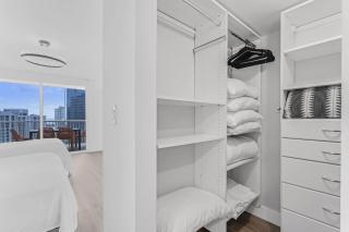 Curated Sky Abode Ocean and City views, Sleeps 6 - Miami - 4